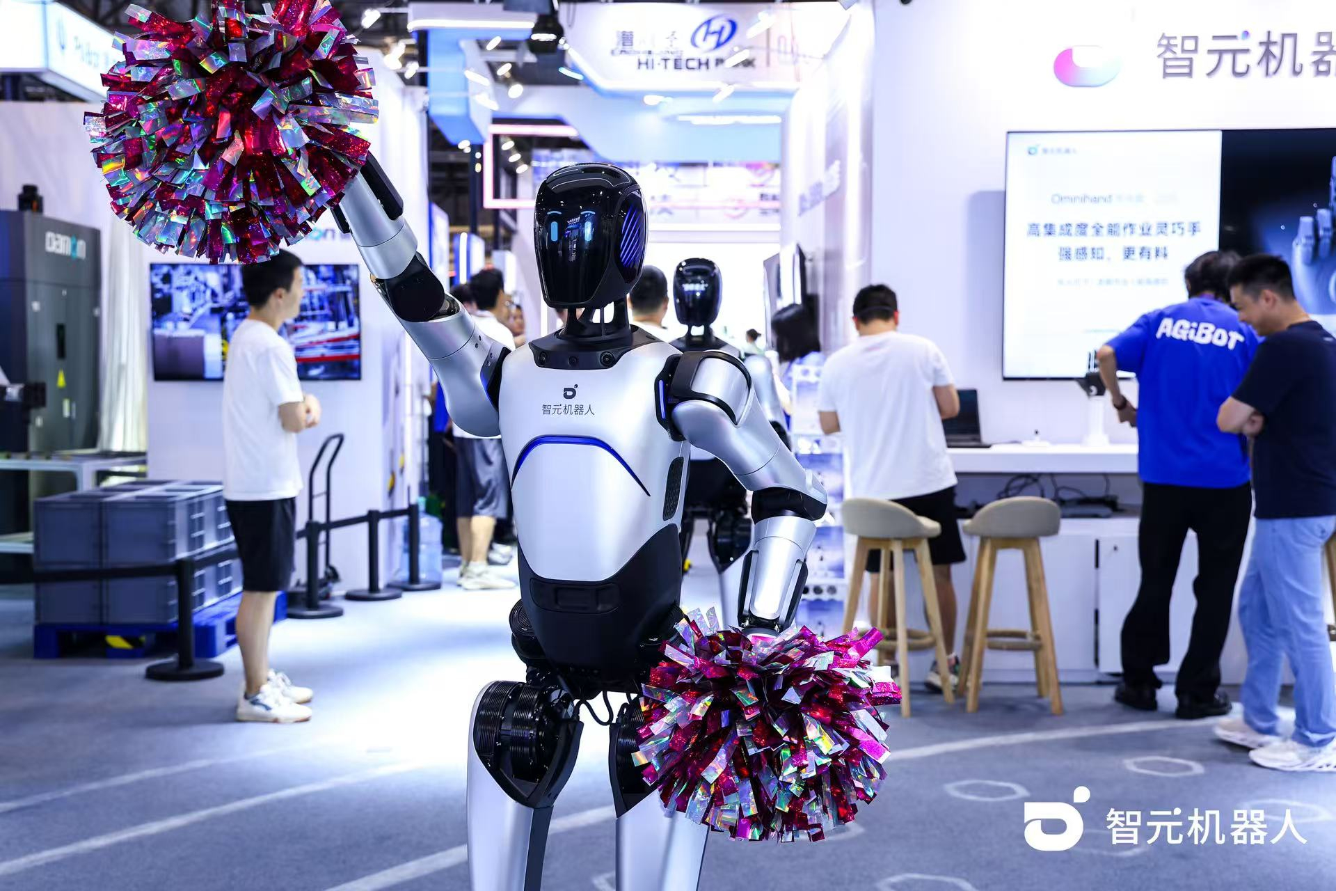 ng28南宫机器人 WAIC 首日展台火爆，机器...